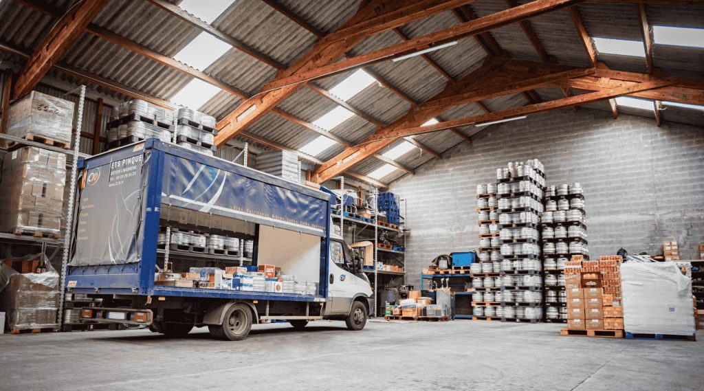 Entrepôt Établissements Pinque à Mauléon Licharre